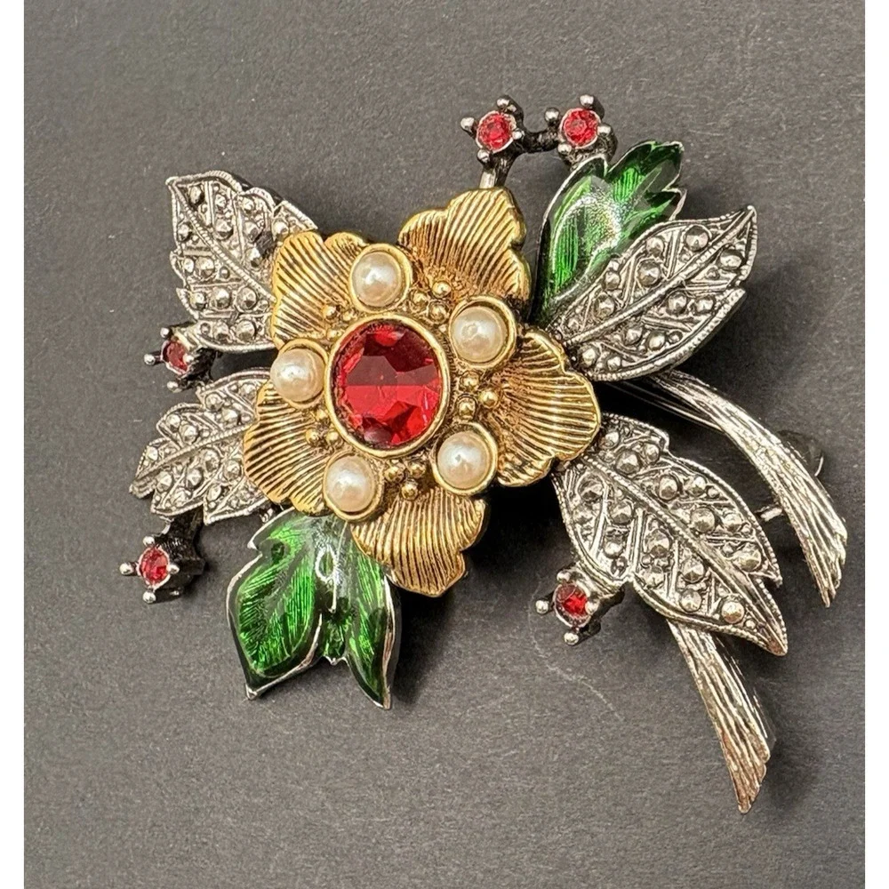 VTG Avon Christmas Holiday Poinsettia Brooch & Clip On Earrings Gold Silver Tone